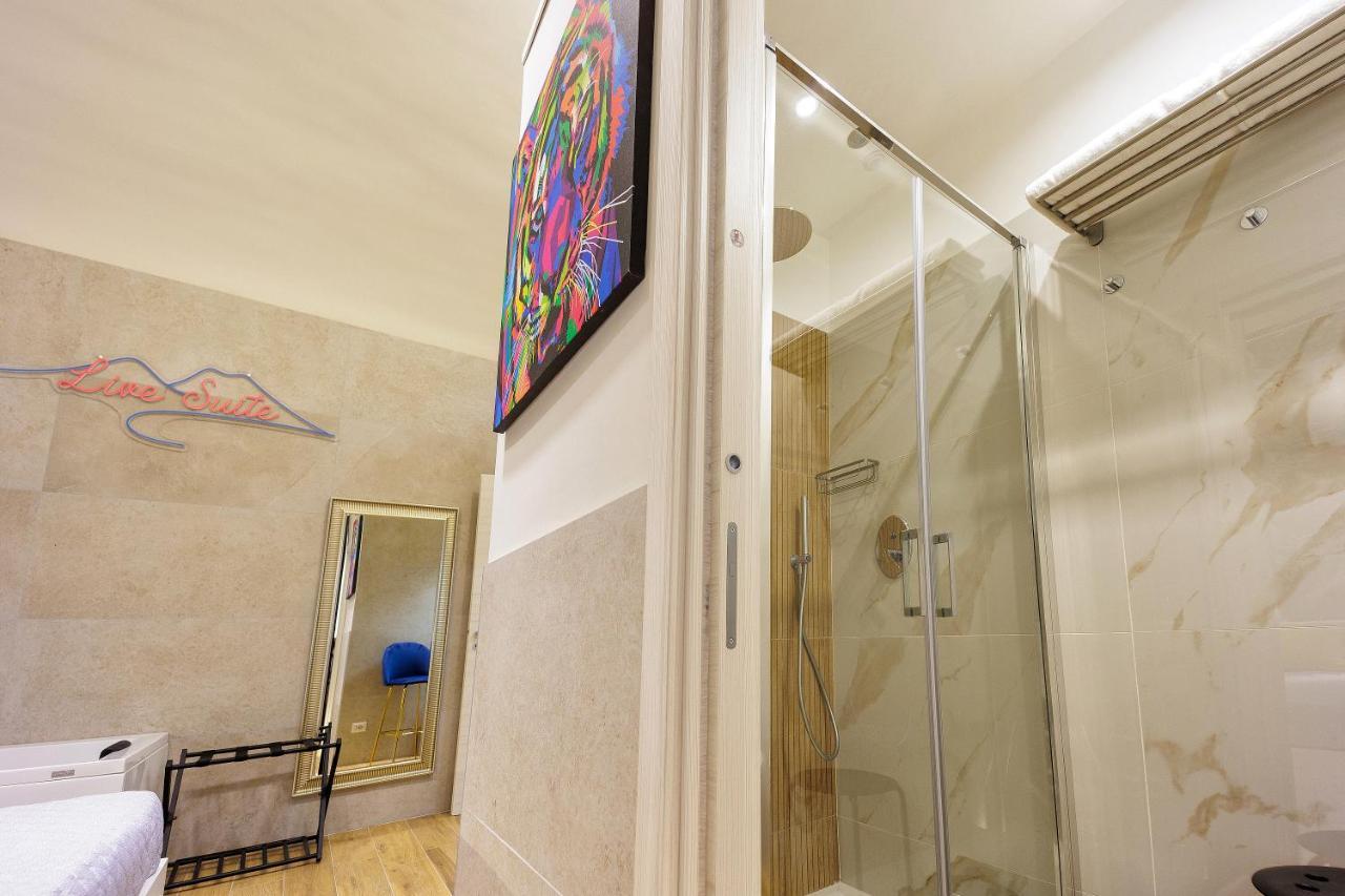 Live Suite Napoli ภายนอก รูปภาพ