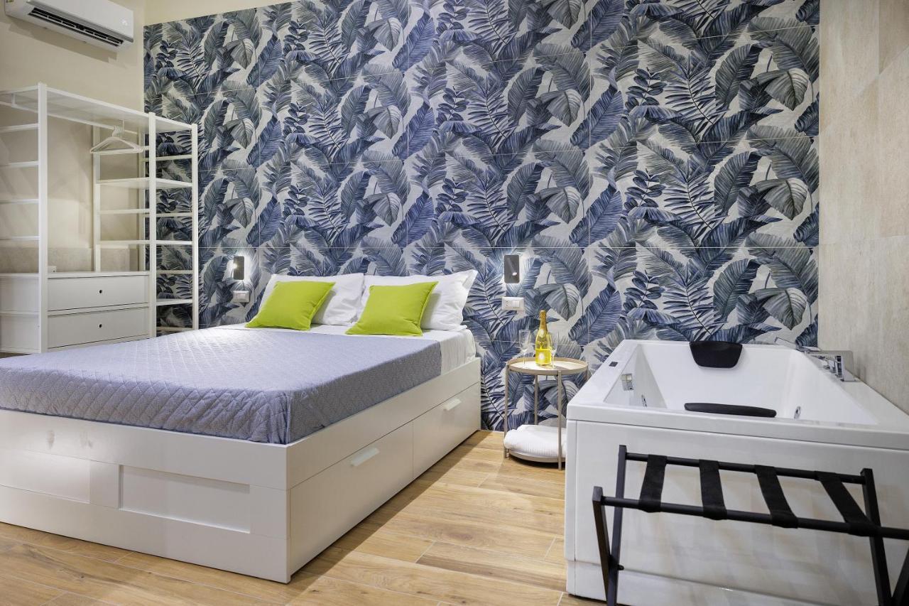 Live Suite Napoli ภายนอก รูปภาพ