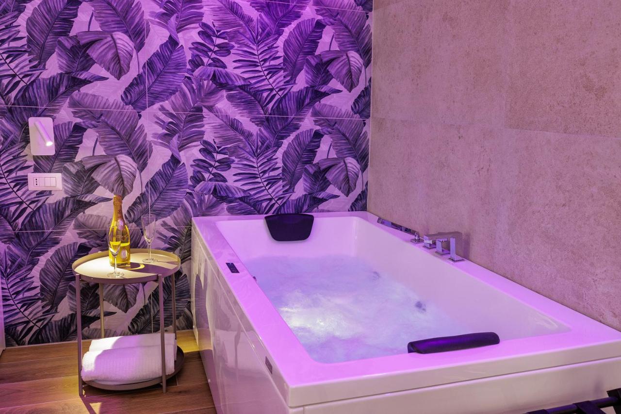 Live Suite Napoli ภายนอก รูปภาพ