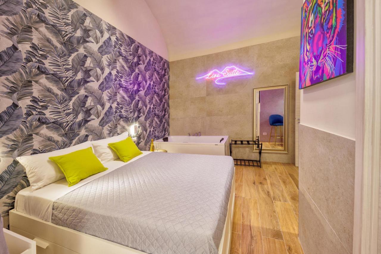 Live Suite Napoli ภายนอก รูปภาพ
