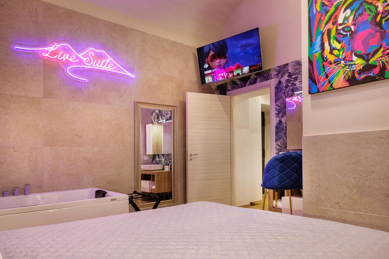 Live Suite Napoli ภายนอก รูปภาพ