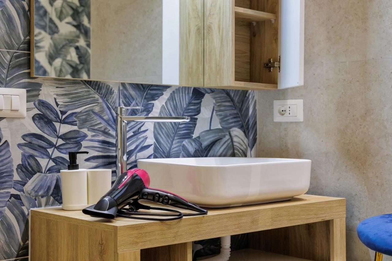 Live Suite Napoli ภายนอก รูปภาพ